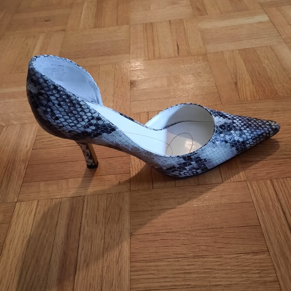 Anne Klein Snakeskin (Python) High Heel Pumps - Picture 5 of 11